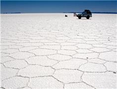 Bolivia Uyuni plant to yield first lithium by 2025-end