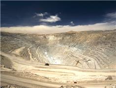 Codelco output keeps falling, underscoring copper struggles