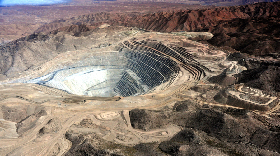 Peru`s gold, copper exports down