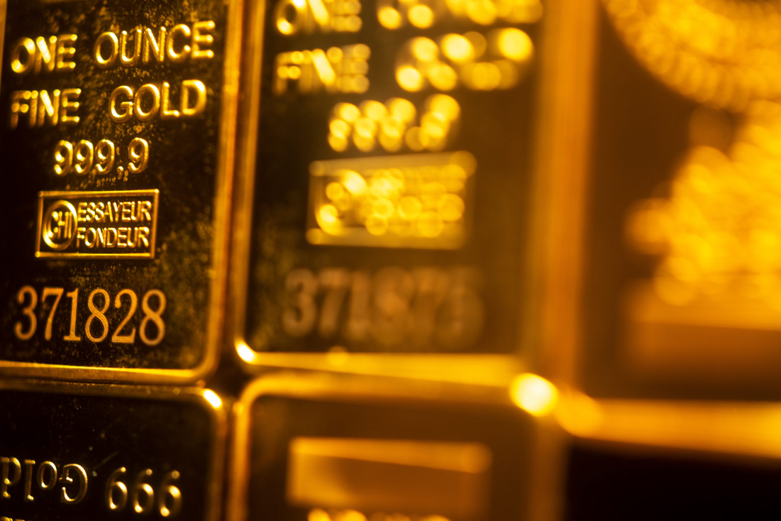Gold tests investor appeal as Fed prepares to pivot